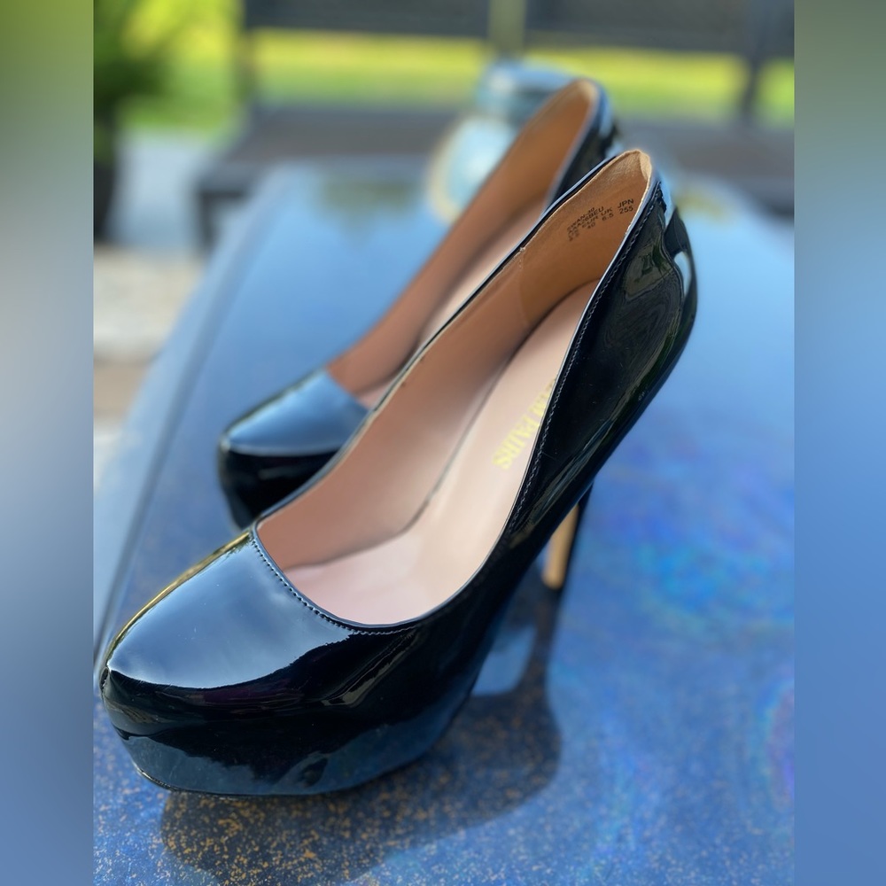 Dream Paris Black Patent Heels (8.5)